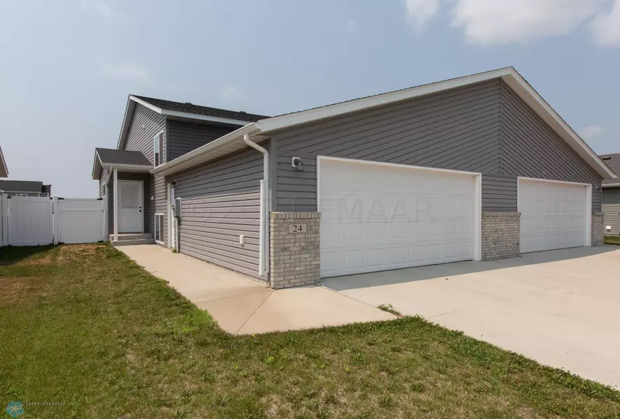 24 CEDAR DR, Mapleton, ND 58059