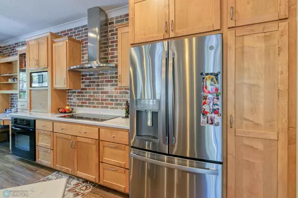 Fargo, ND 58103,385 7 AVE S