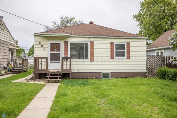 321 ELMWOOD AVE S, Fargo, ND 58103