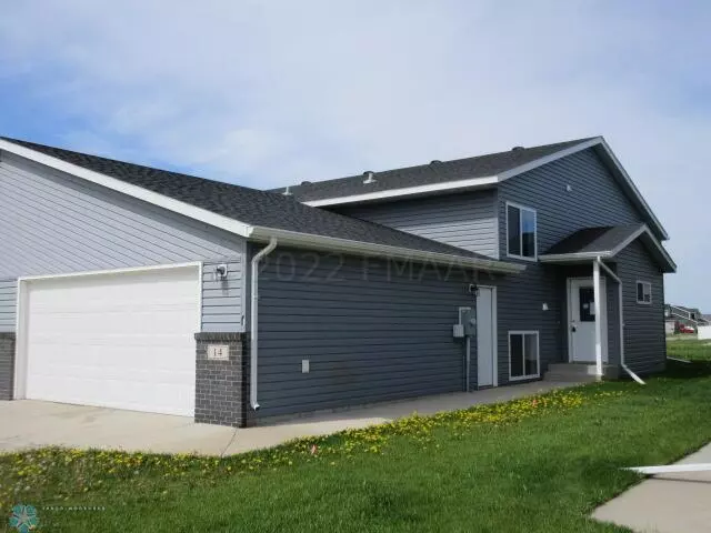 14 CEDAR DR, Mapleton, ND 58059