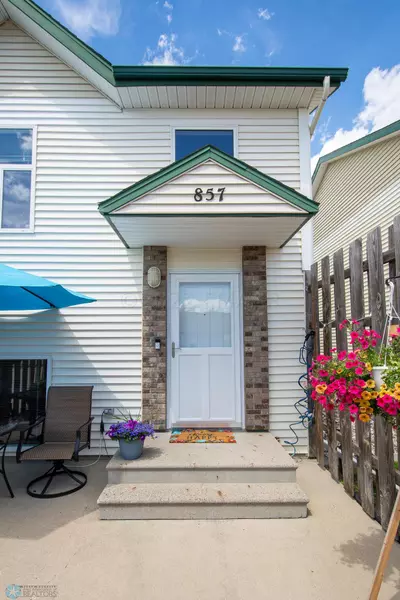 857 37 AVE N, Fargo, ND 58102