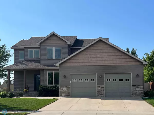 560 QUEENS CT, Moorhead, MN 56560