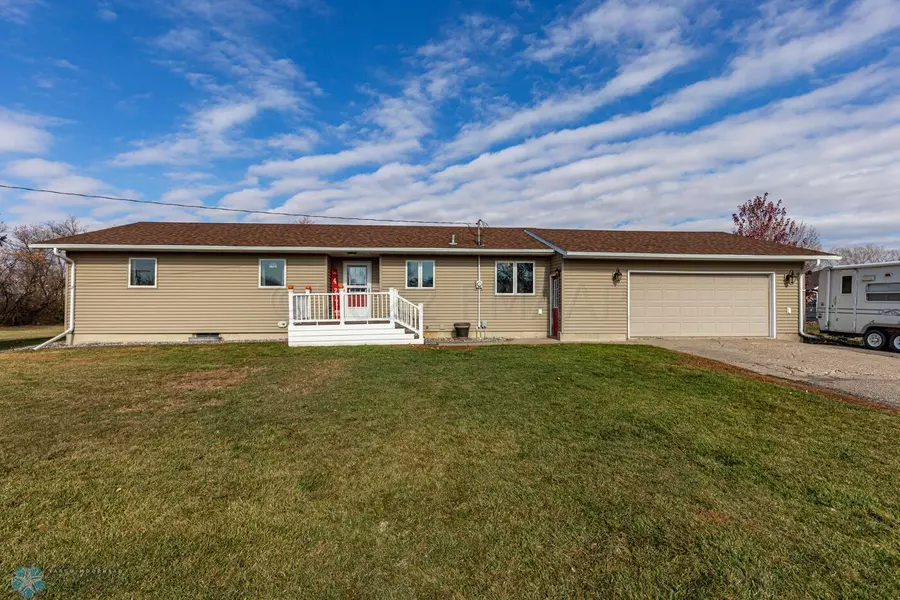 427 MERIDIAN RD, Mapleton, ND 58059