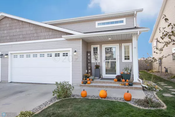 1382 WESTPORT BEACH WAY, West Fargo, ND 58078