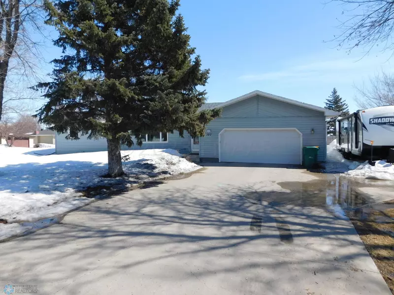 107 MAPLE DR, Mapleton, ND 58059