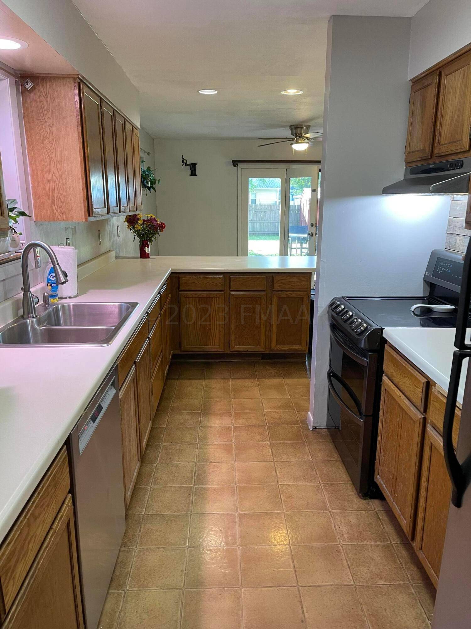 Fargo, ND 58102,1422 10 ST N