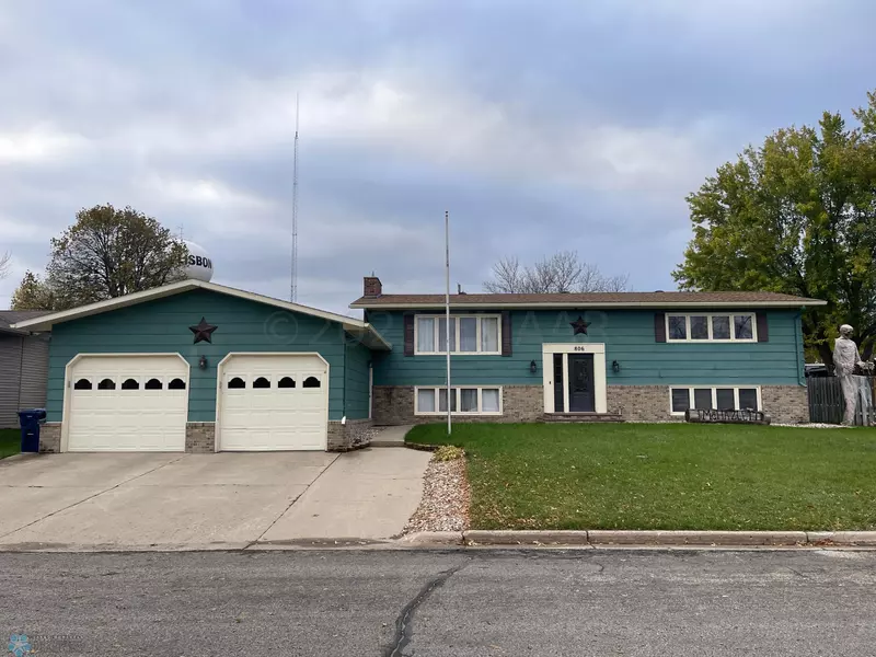806 MAPLE ST, Lisbon, ND 58054
