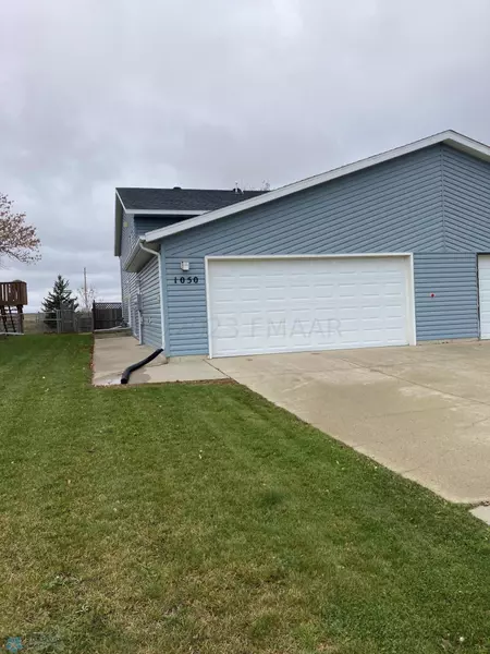 1050 OAK PL, West Fargo, ND 58078