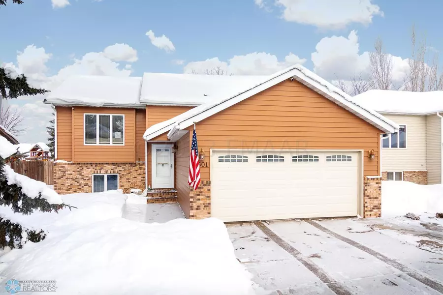 1601 29 AVE S, Fargo, ND 58103