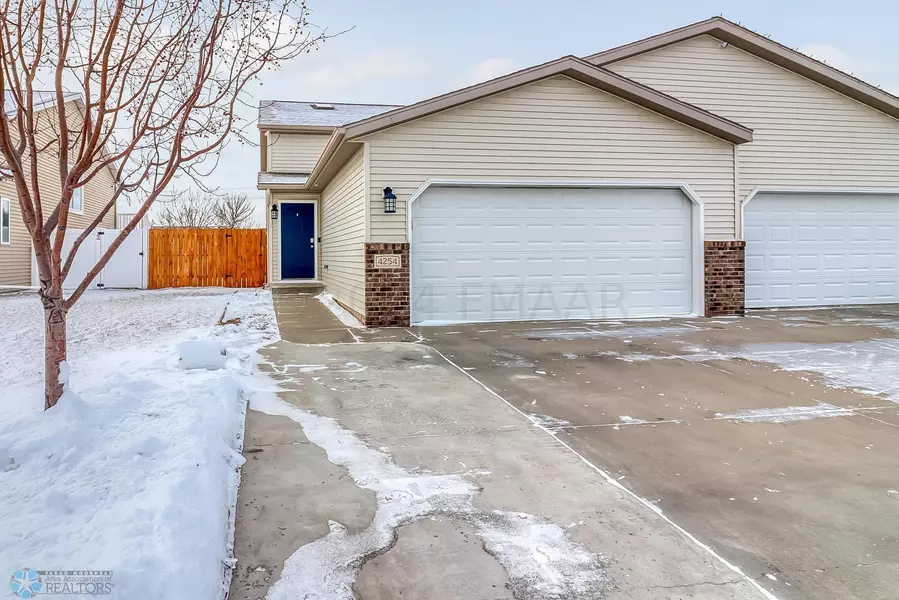 4254 39 1/2 AVE S, Fargo, ND 58104