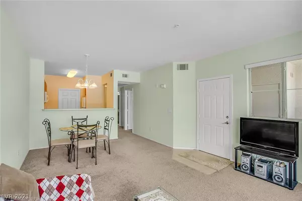 Las Vegas, NV 89113,7139 DURANGO DR #204