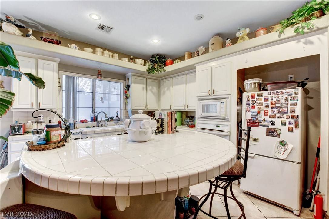 Las Vegas, NV 89120,7471 TRAVERSE ST