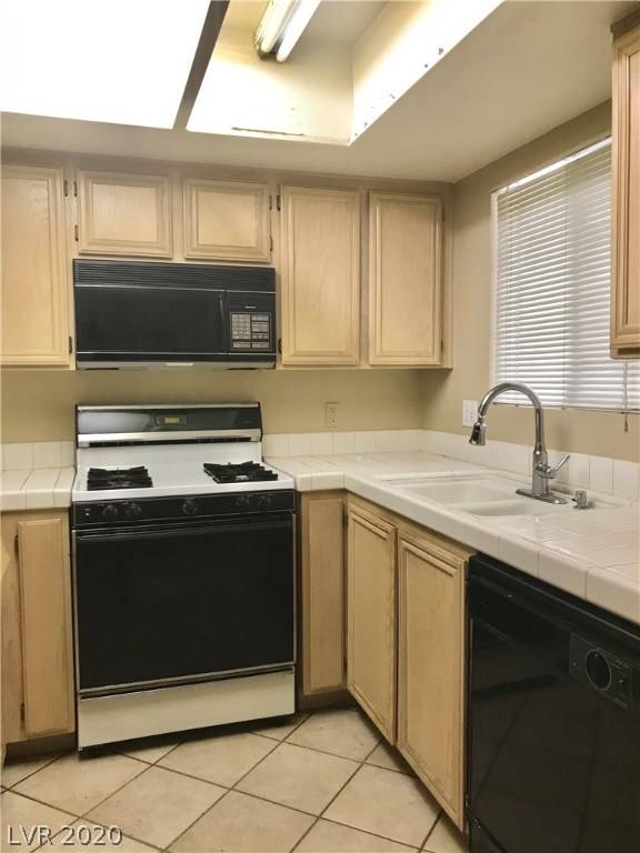 Las Vegas, NV 89128,1900 Desert Falls #101