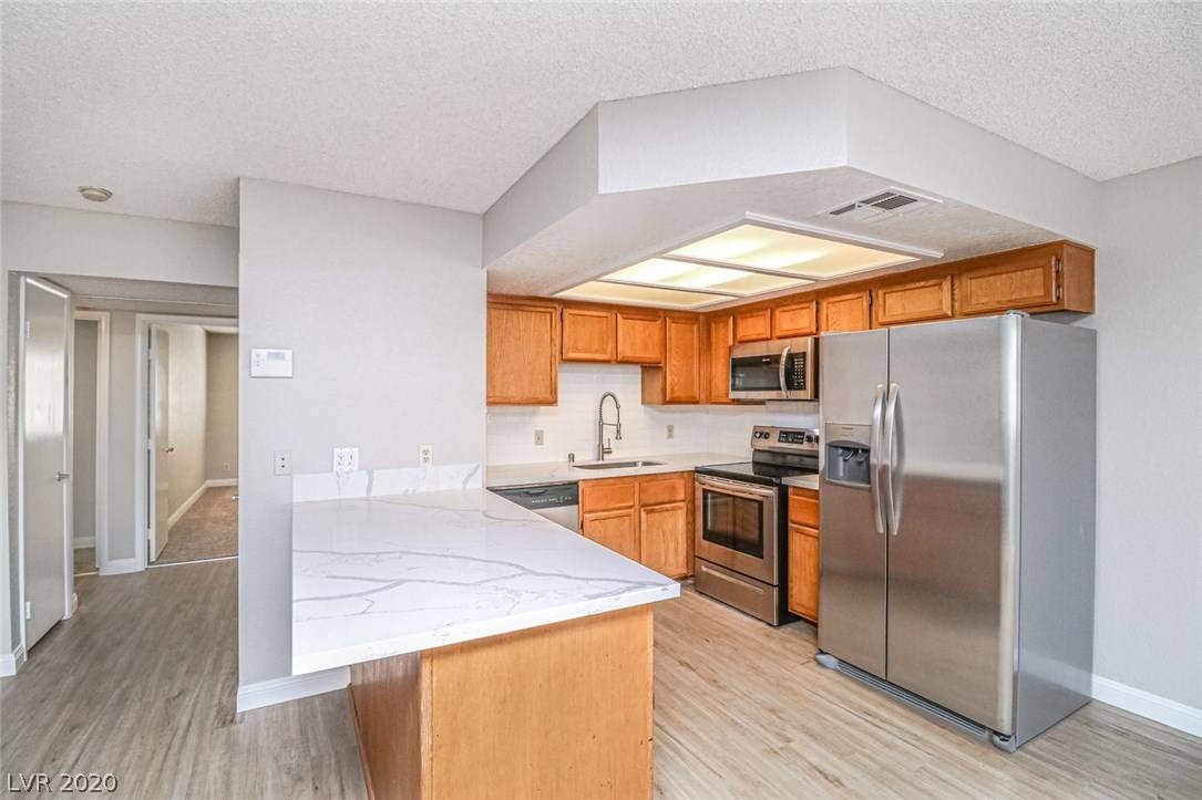 913 Falconhead LN #102, Las Vegas, NV 89128