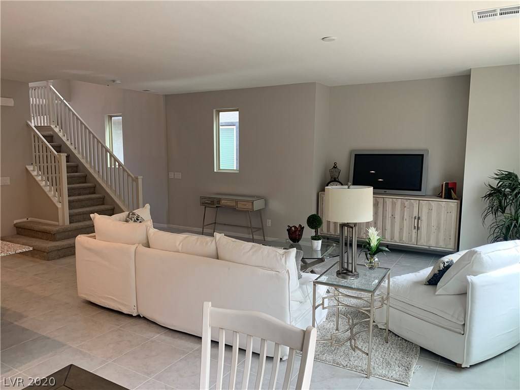 85 Desert Palm DR, Las Vegas, NV 89183