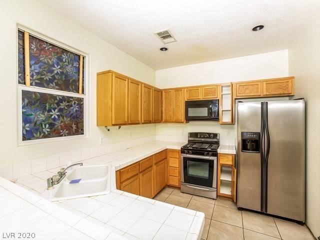 Las Vegas, NV 89148,9255 Shellmont CT