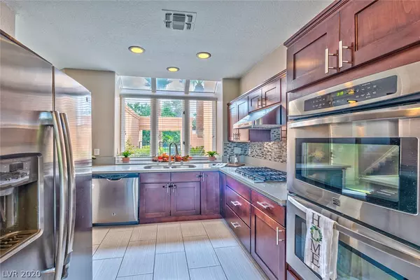 Las Vegas, NV 89117,2104 Lookout Point CIR