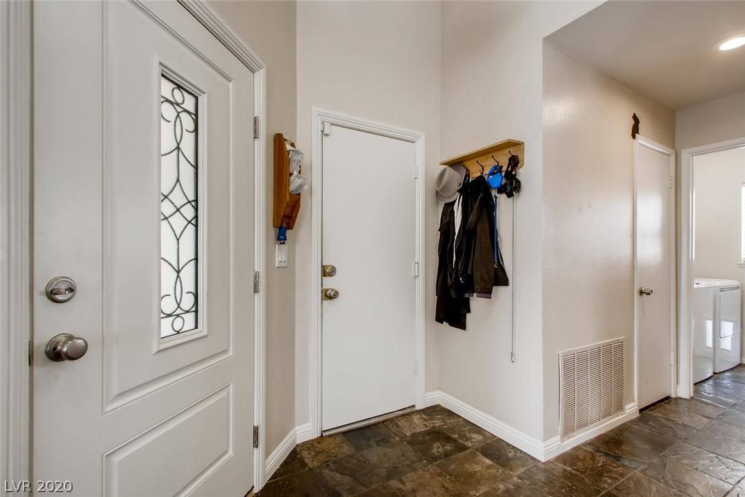 Las Vegas, NV 89117,8717 Leeward DR