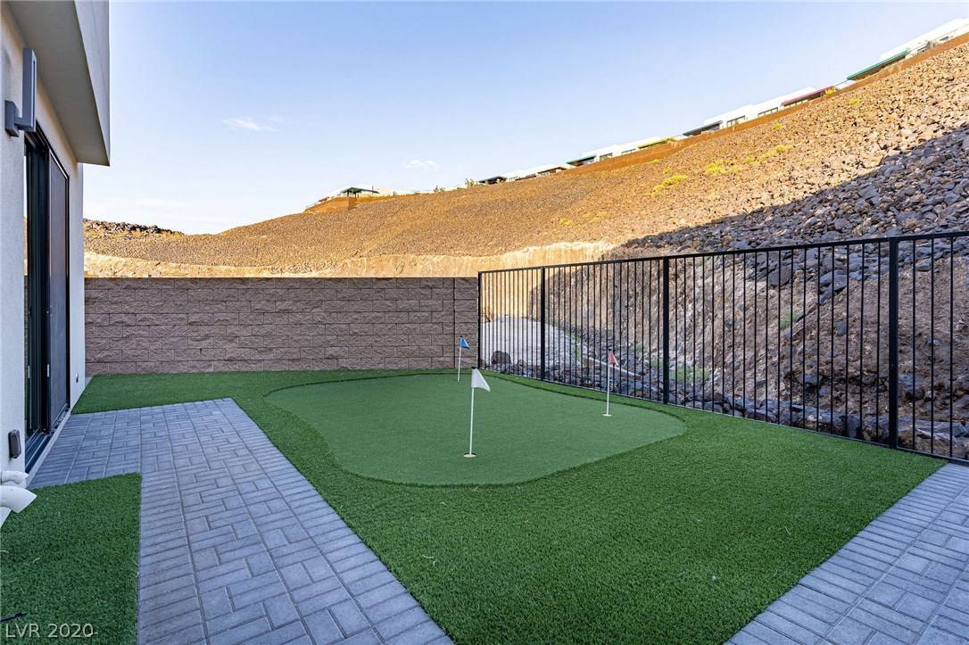 Henderson, NV 89012,398 Solitude Peak LN