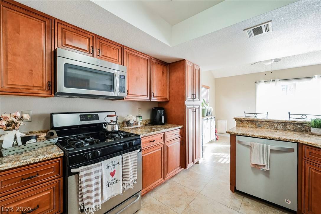Las Vegas, NV 89117,8925 Clear Blue DR