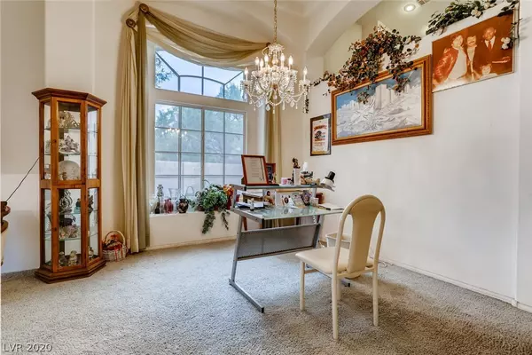 Henderson, NV 89052,872 Roanhorse LN
