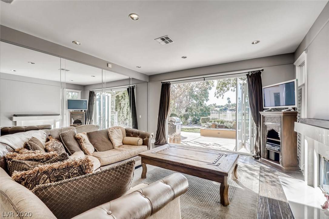 9037 OPUS DR. DR, Las Vegas, NV 89117