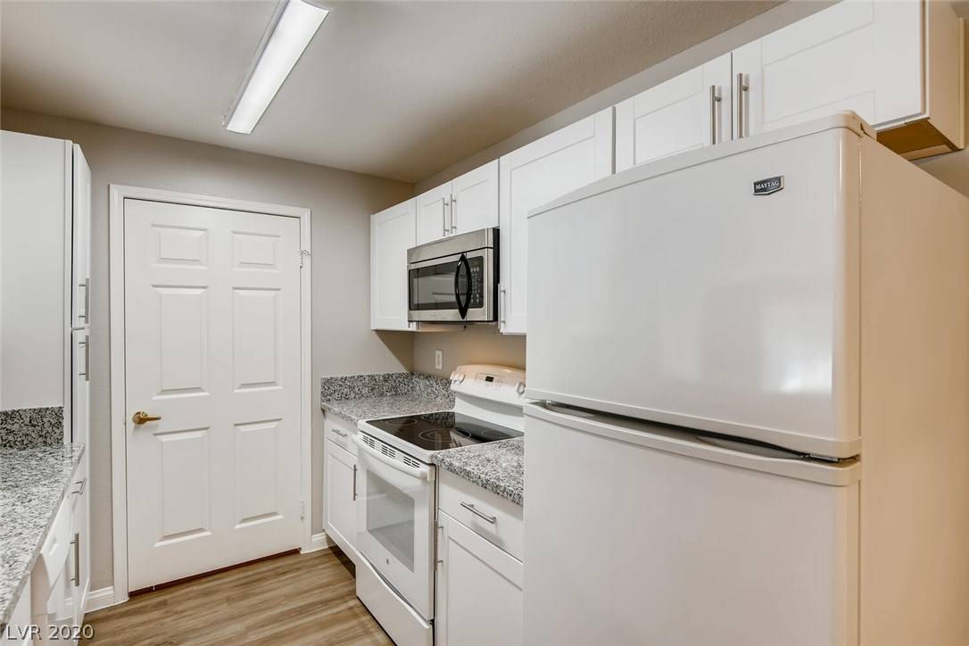 Henderson, NV 89012,231 Horizon Ridge Pkwy #1327