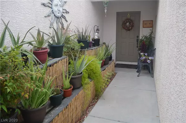 Henderson, NV 89052,957 Gold Bear DR