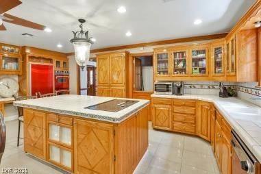 Las Vegas, NV 89102,1701 Waldman AVE