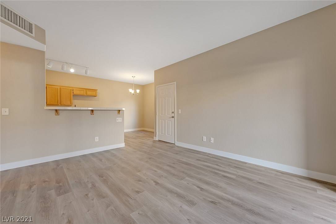 Las Vegas, NV 89156,2110 Los Feliz ST #1037