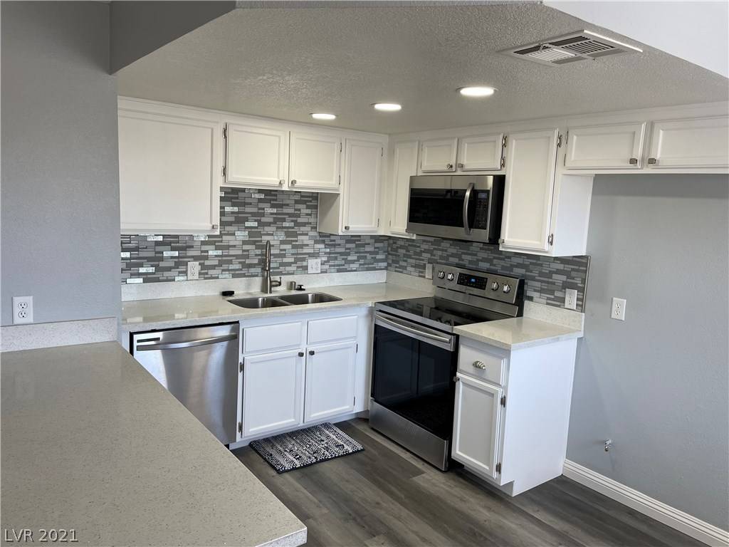 Las Vegas, NV 89128,901 Red Boulder DR #202