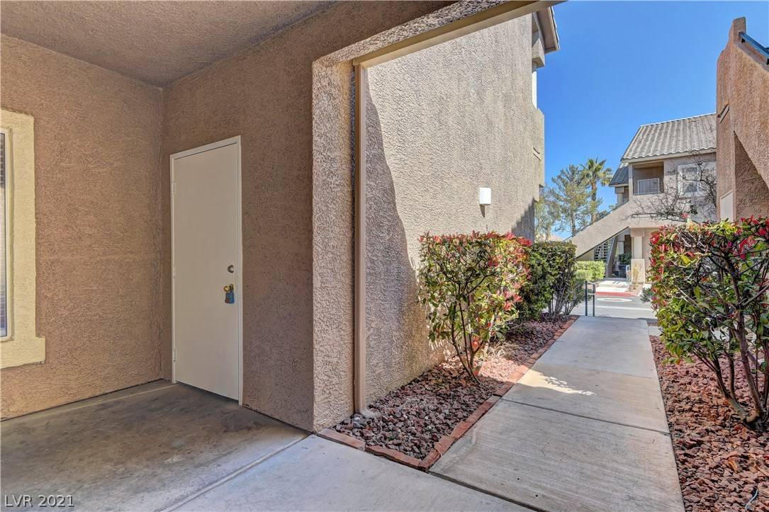 Las Vegas, NV 89117,2001 Jade Creek ST #105