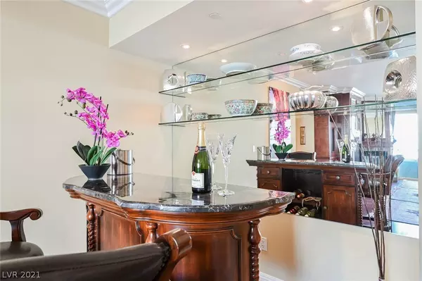 Las Vegas, NV 89109,2857 Paradise RD #1404