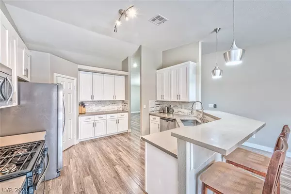 Henderson, NV 89012,421 Palegold ST