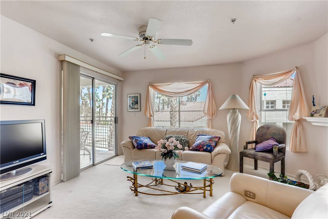 Las Vegas, NV 89118,5000 Red Rock ST #211