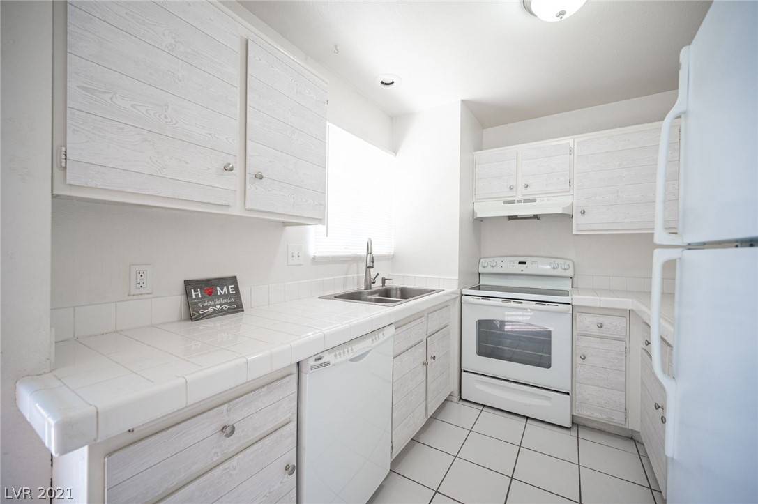 Las Vegas, NV 89119,5029 Spencer ST #D