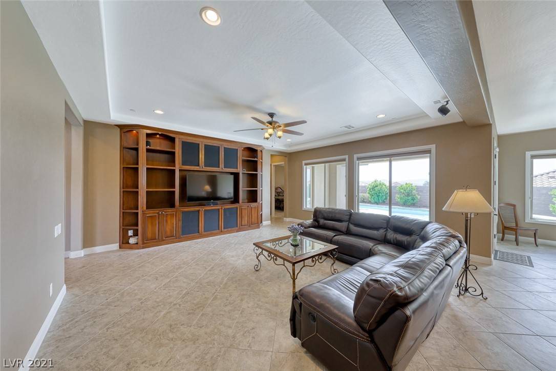 Henderson, NV 89044,2921 Suzette CT
