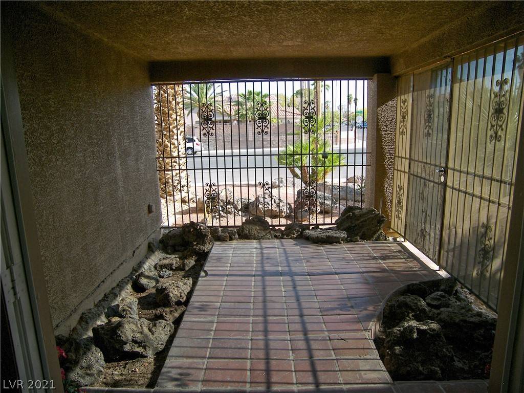 Las Vegas, NV 89169,2154 E Viking RD