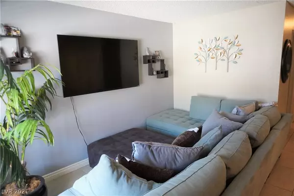 Las Vegas, NV 89110,5272 Bobbie Jo LN