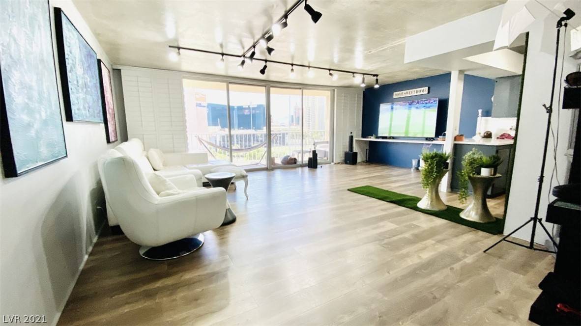 Las Vegas, NV 89169,205 Harmon AVE ##1009