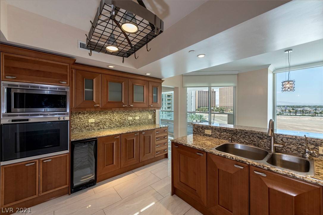 Las Vegas, NV 89109,2777 Paradise RD #603
