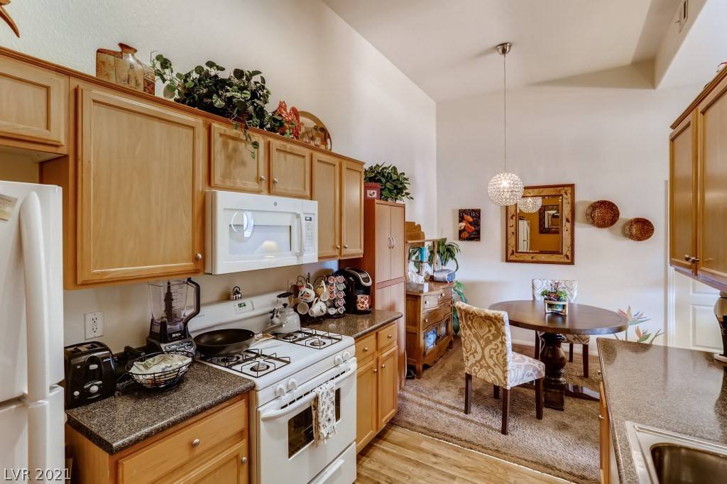 Henderson, NV 89052,2305 W Horizon Ridge Pkwy #321