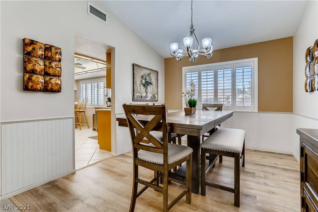 Las Vegas, NV 89117,8213 Bright DR