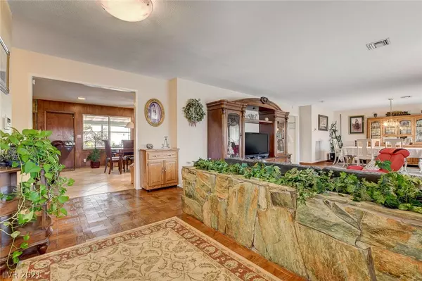 Las Vegas, NV 89107,606 Lacy LN