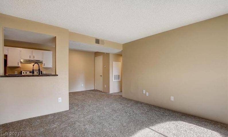 Las Vegas, NV 89107,5261 Mission Carmel LN #207