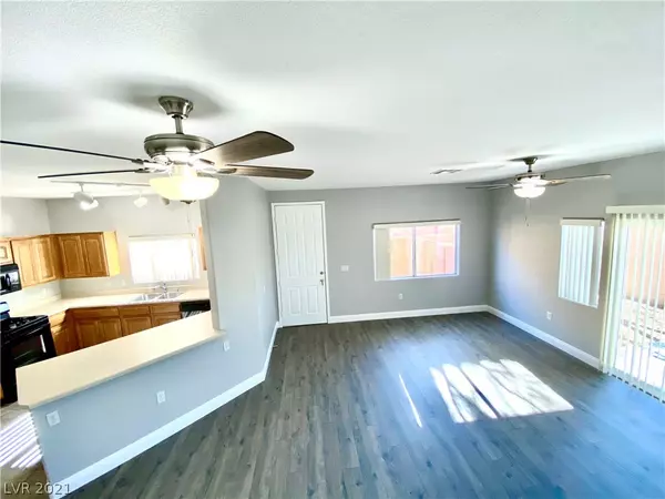 6329 Desert Leaf #101, North Las Vegas, NV 89081