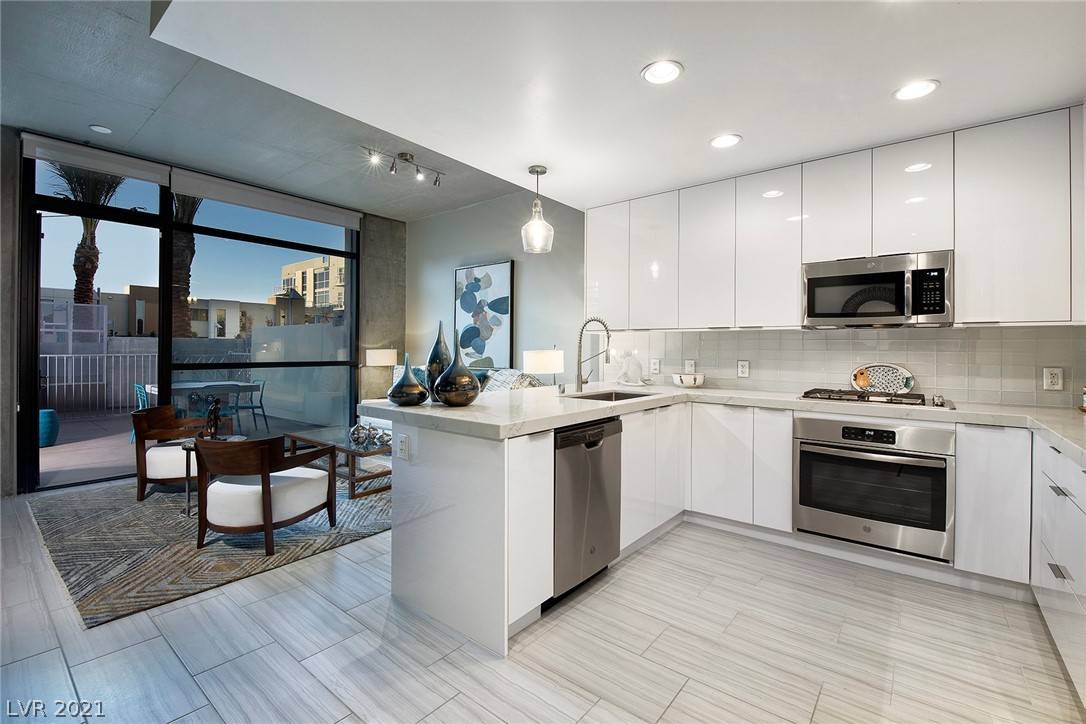 Las Vegas, NV 89101,353 E BONNEVILLE AVE #718
