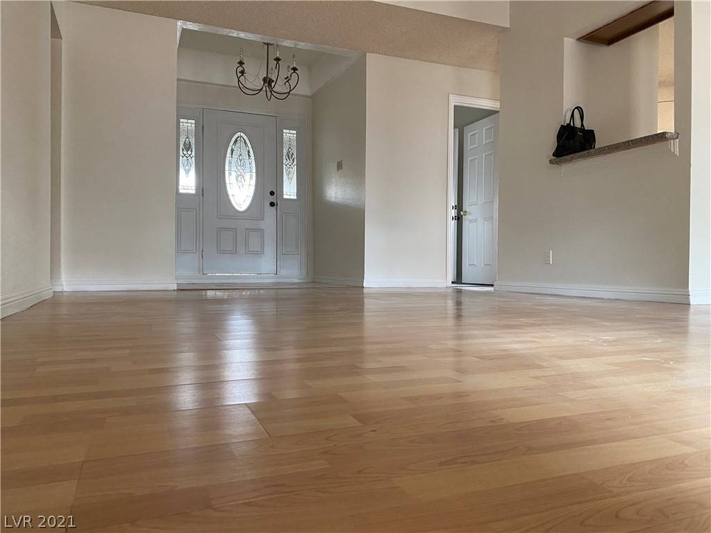 Las Vegas, NV 89108,6813 Elm Creek DR
