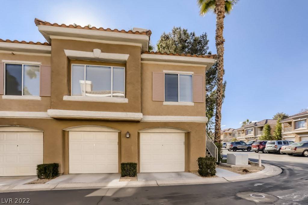 Henderson, NV 89012,251 S Green Valley Pkwy #3721