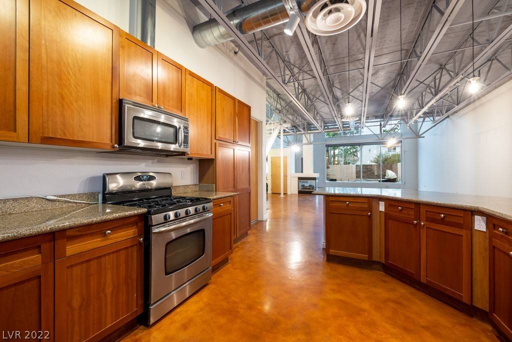 Las Vegas, NV 89118,5635 Deer Creek Falls CT